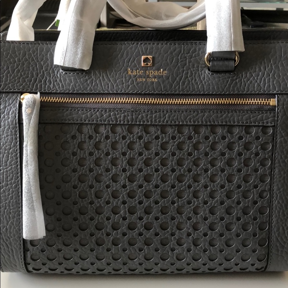 Authentic Kate Spade ♠️. Beautiful mid size purse